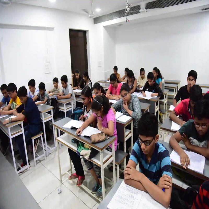 ICT classes O/L and A/L students by a professional engineer